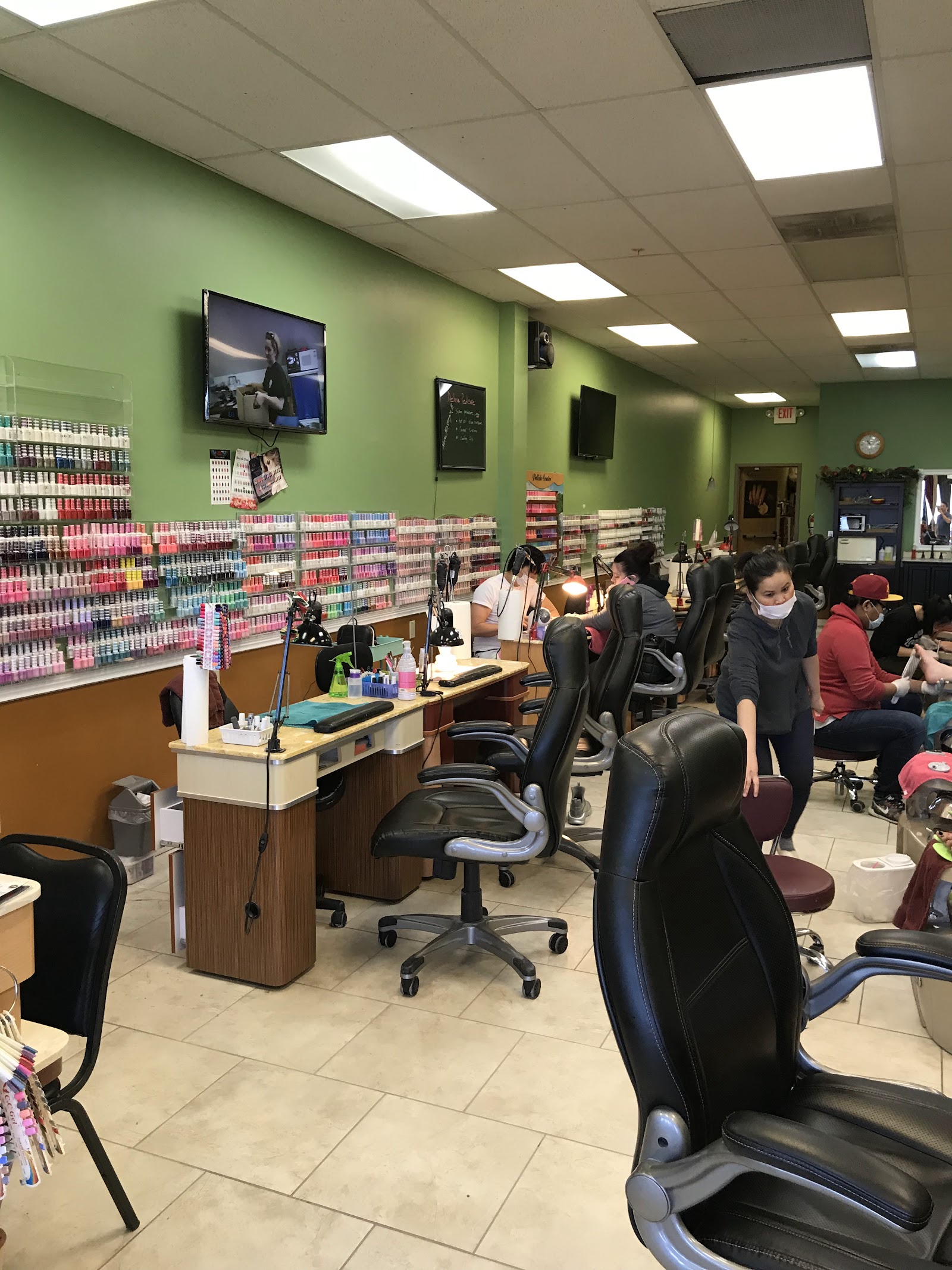 Legacy Nails nail work in Cuyahoga Falls, Ohio